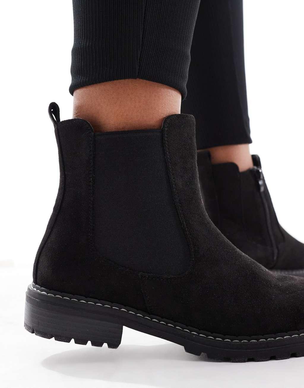 Yours mini chelsea boots in black Product Image