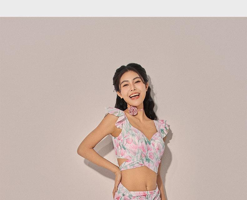 Set: Floral Ruffle Tankini Top + Swim Shorts + Cover Up Product Image