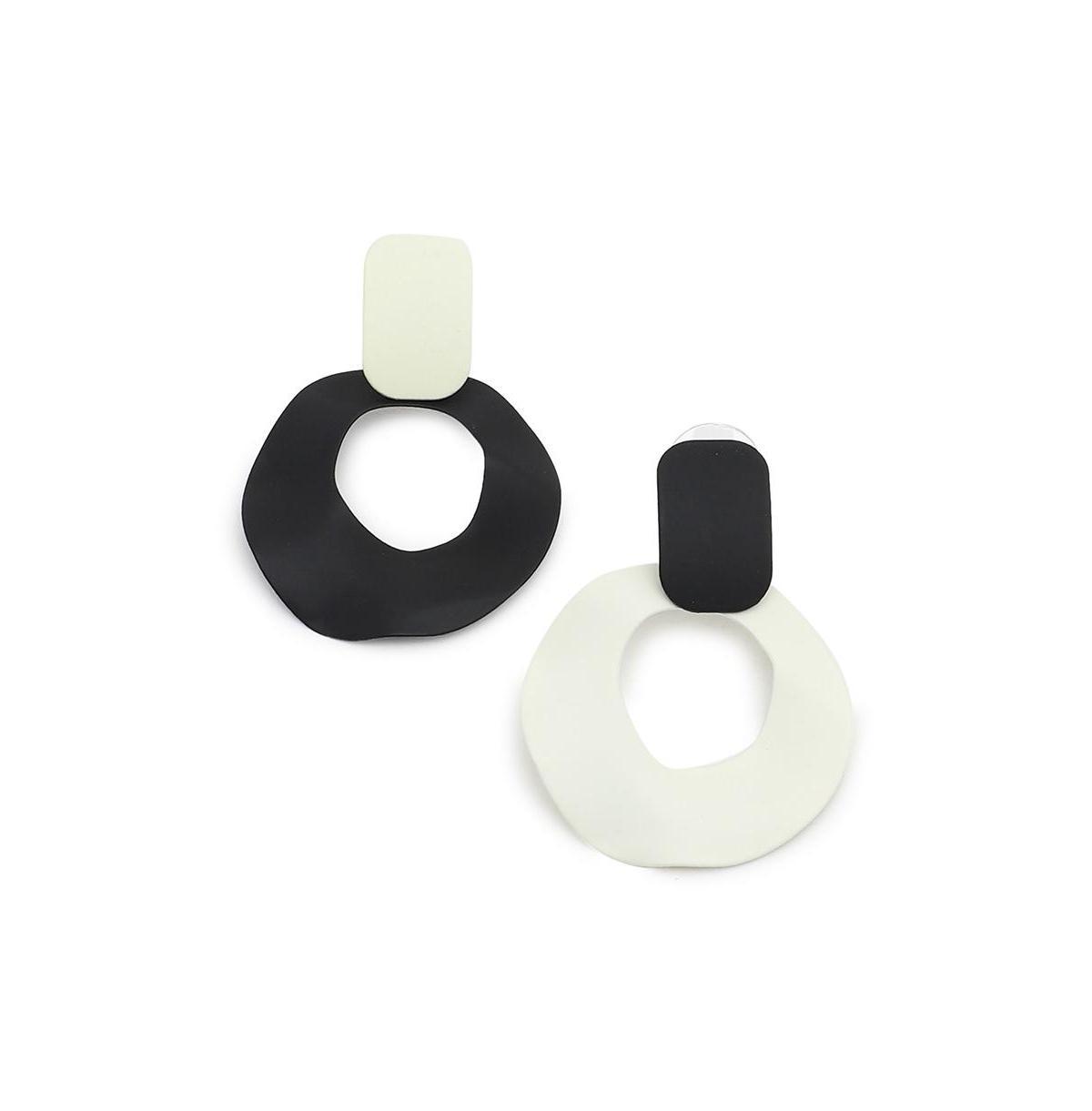 Sohi Womens White Contrast Drop Earrings Product Image