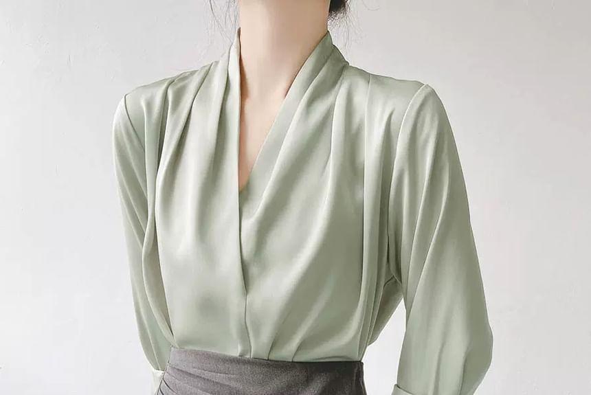 Long-Sleeve V-Neck Plain Shirt Product Image