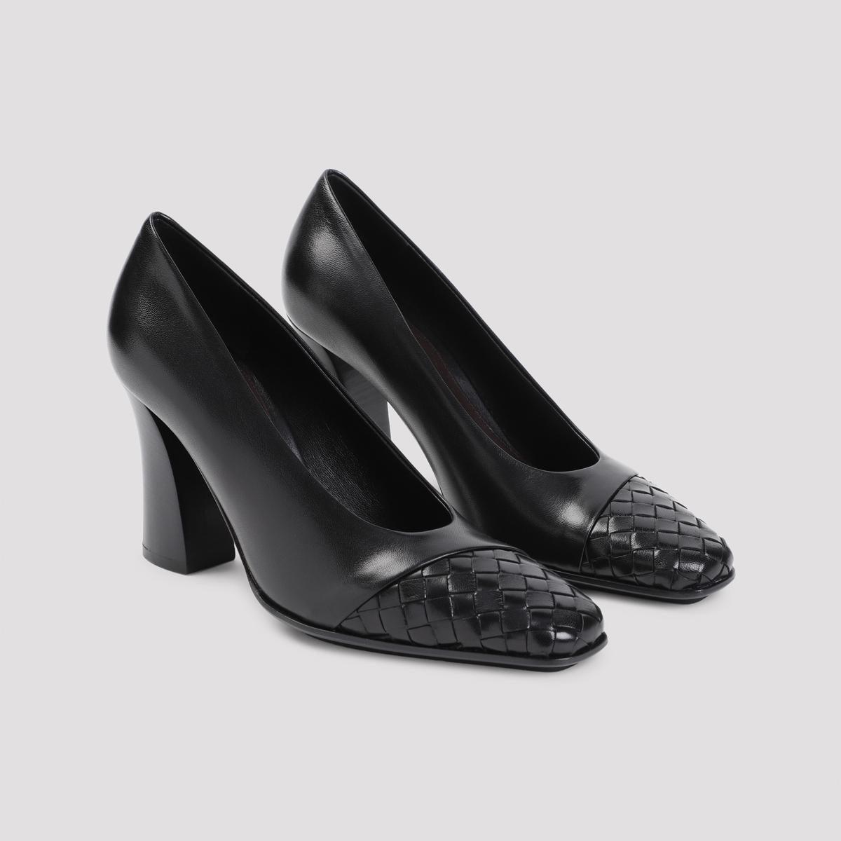 Pumps In Black Product Image