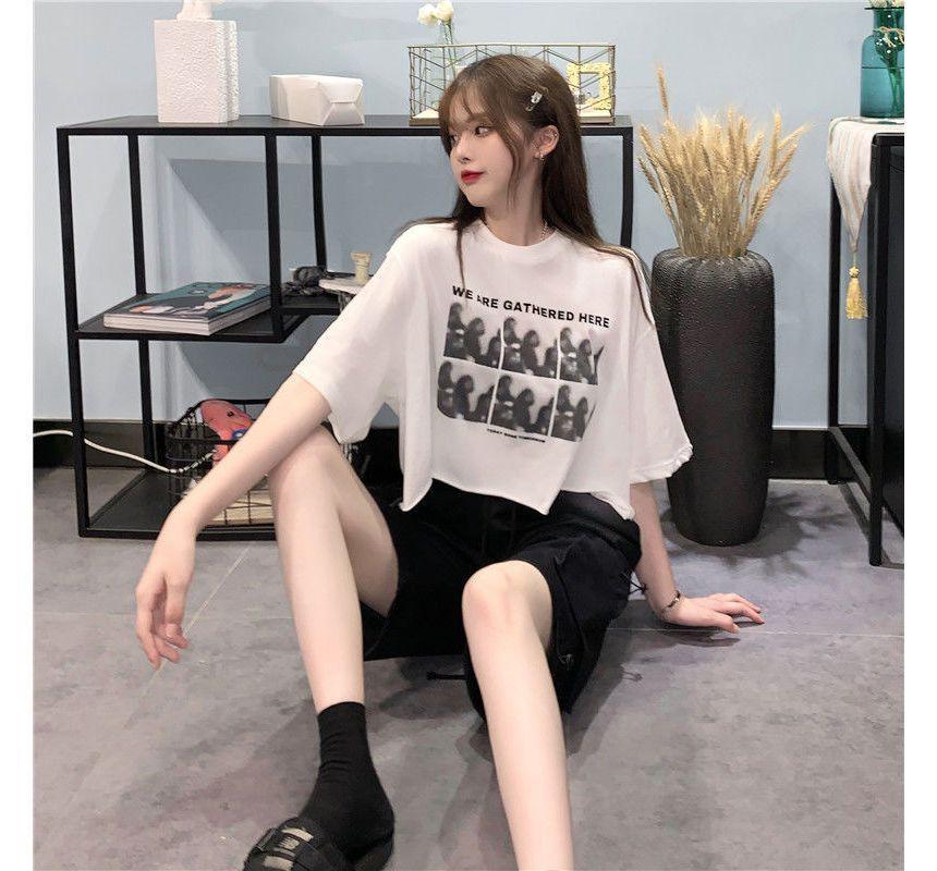 Short-Sleeve Crew Neck Graphic Print Cropped T-Shirt Product Image