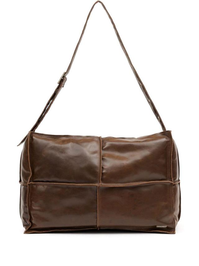 logo-plaque leather shoulder bag Product Image