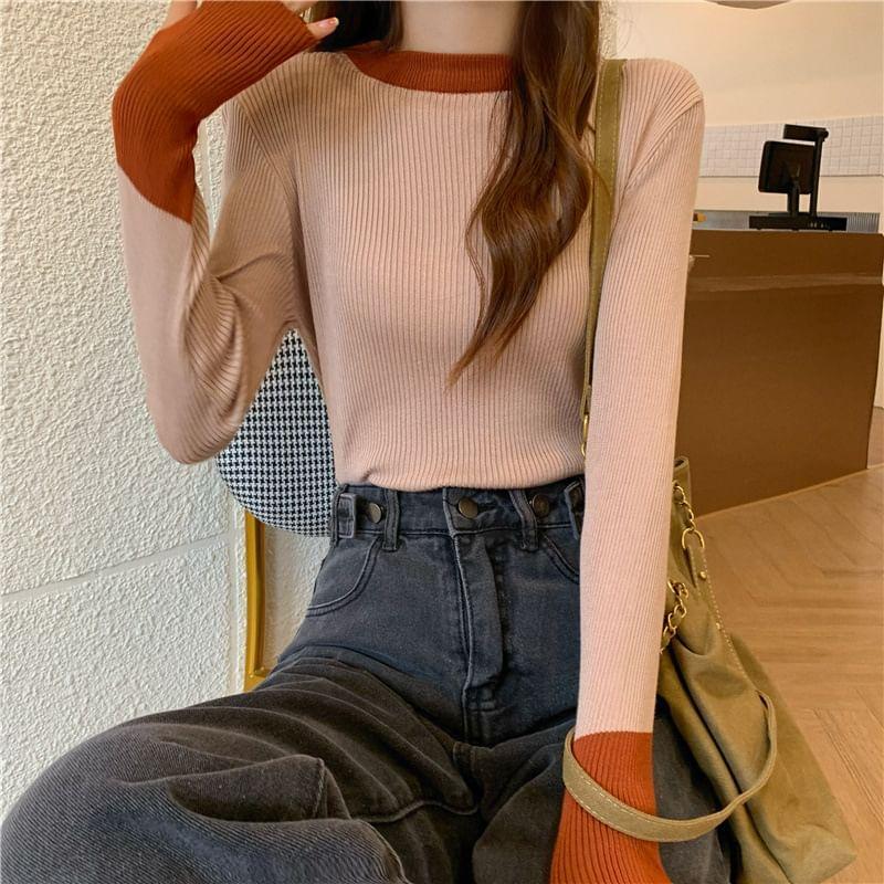 Round Neck Two Tone Ribbed Sweater Product Image