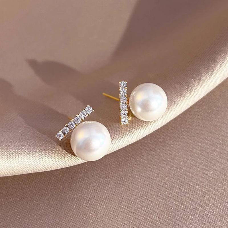 Rhinestone Faux Pearl Ear Stud Product Image