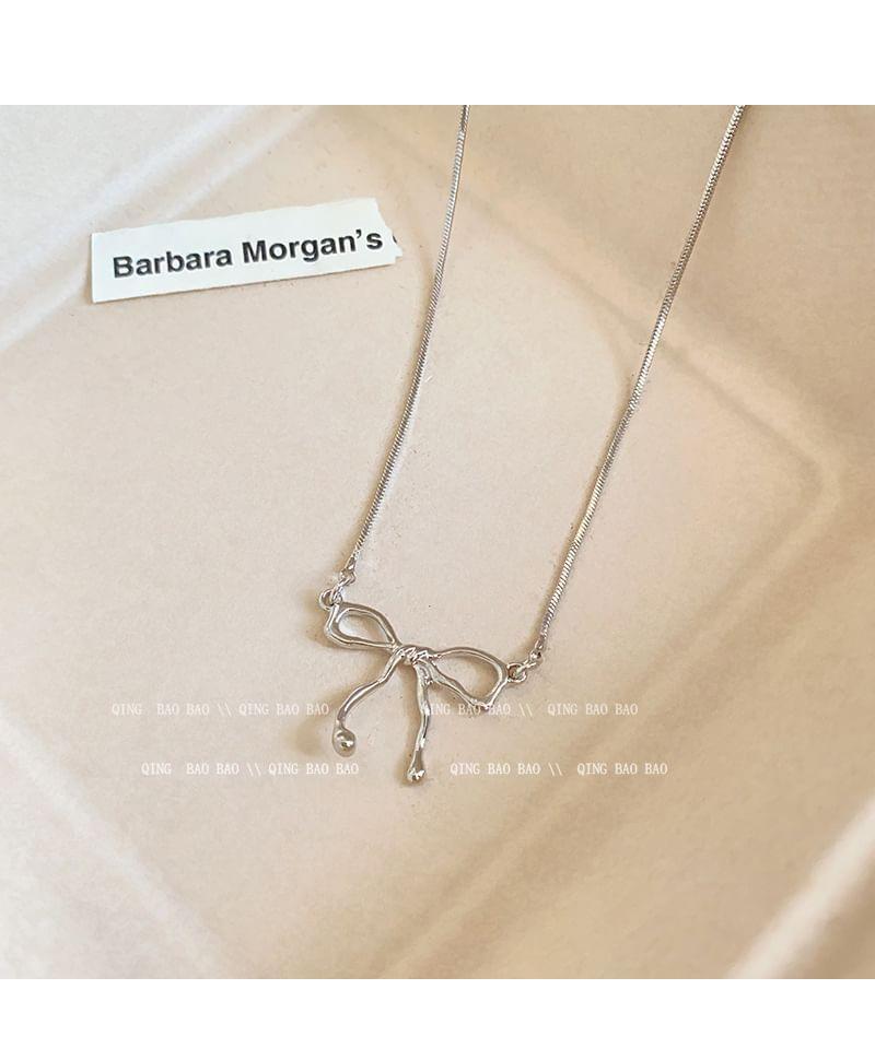 Ribbon Necklace Product Image