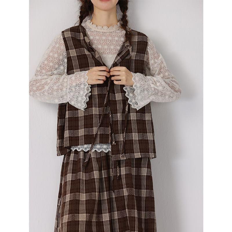 Round Neck Plaid Tie-Up Vest Product Image