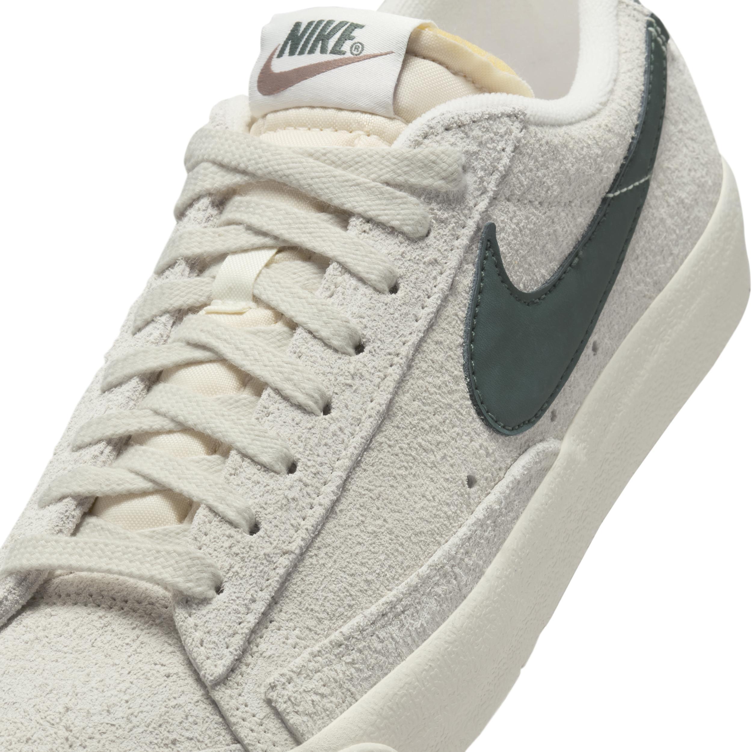 Nike Women's Blazer Low '77 Vintage Shoes Product Image