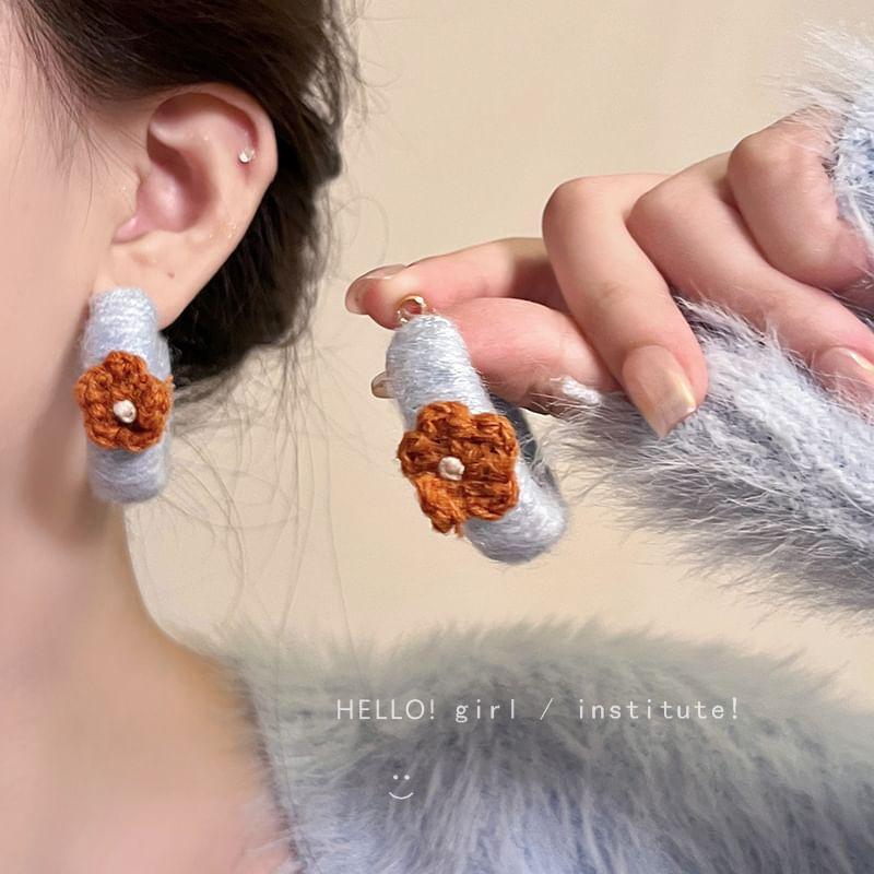 Floral Knit Dangle Earring Product Image