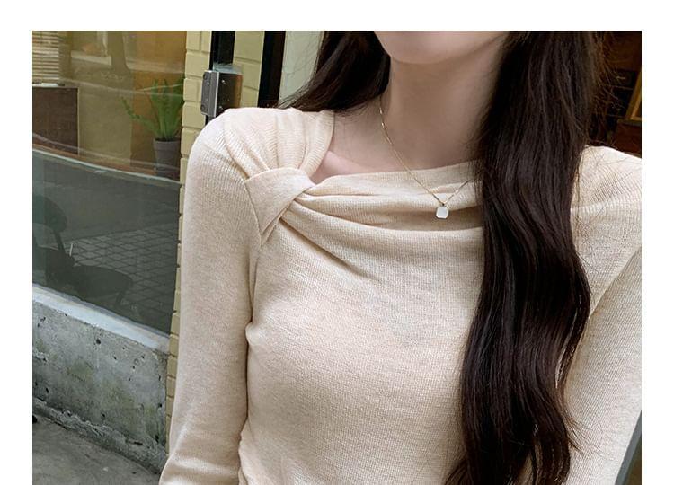 Long-Sleeve Asymmetrical Plain Knit Top Product Image