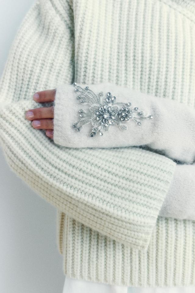 EMBROIDERED BEADED KNIT GLOVES Product Image