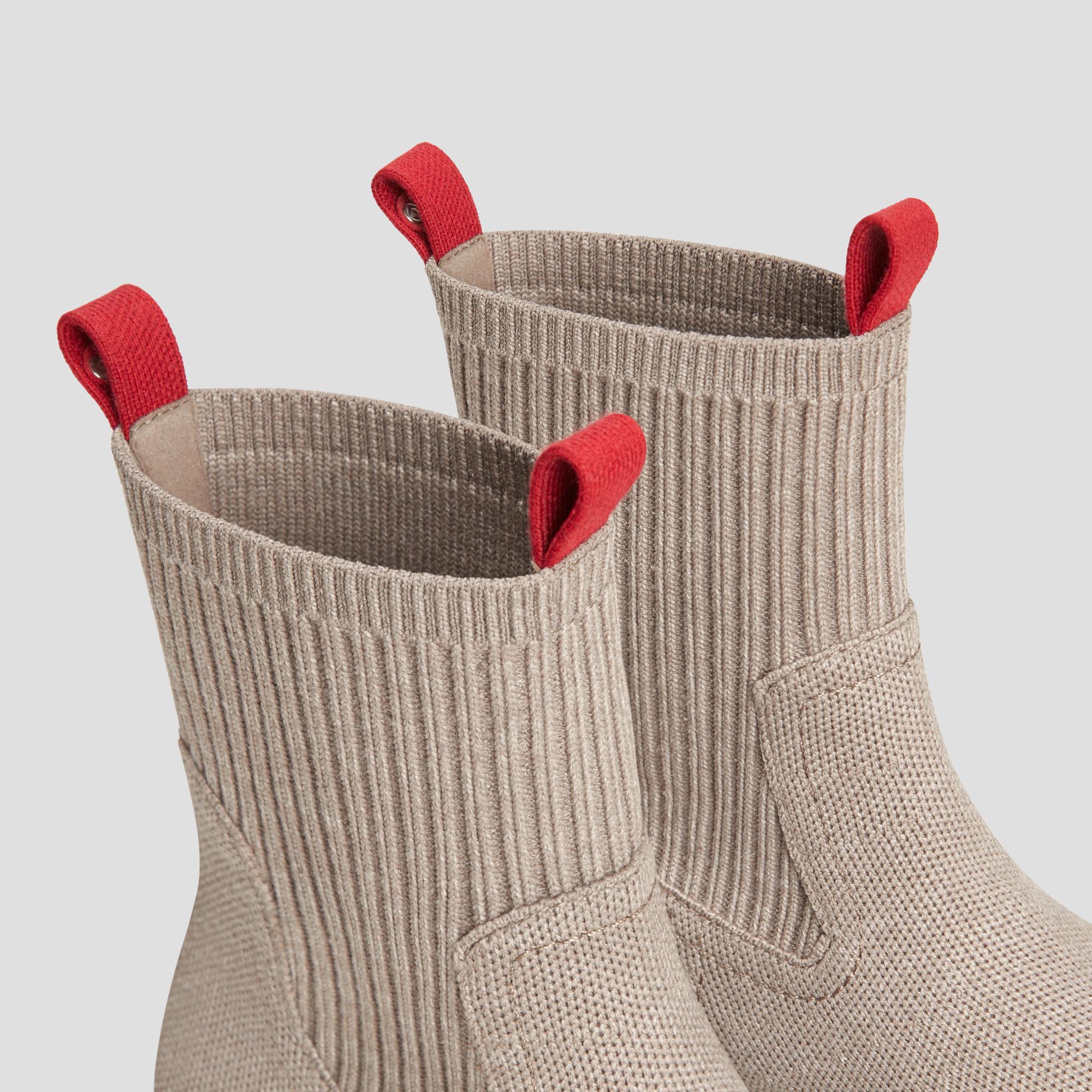 Round-Toe Lug Sole Wool Ankle Boots (Flora) Product Image