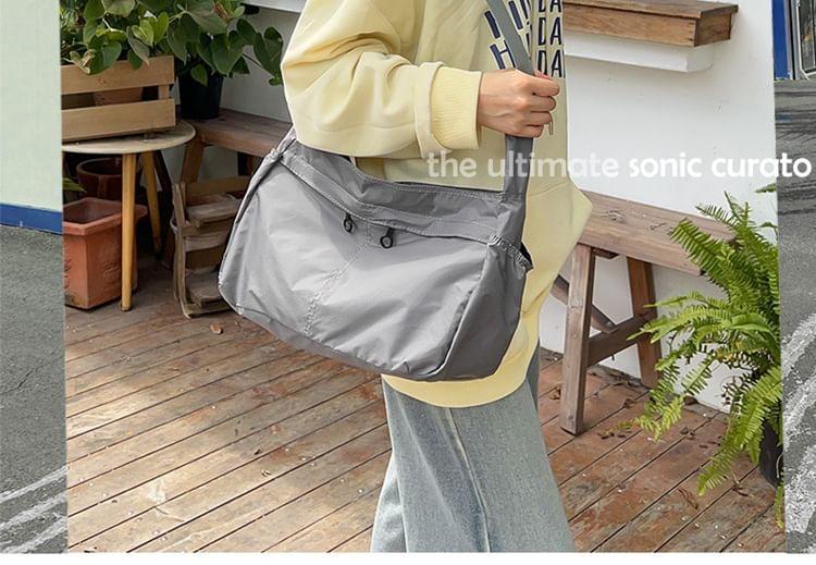 Plain Crossbody Bag Product Image