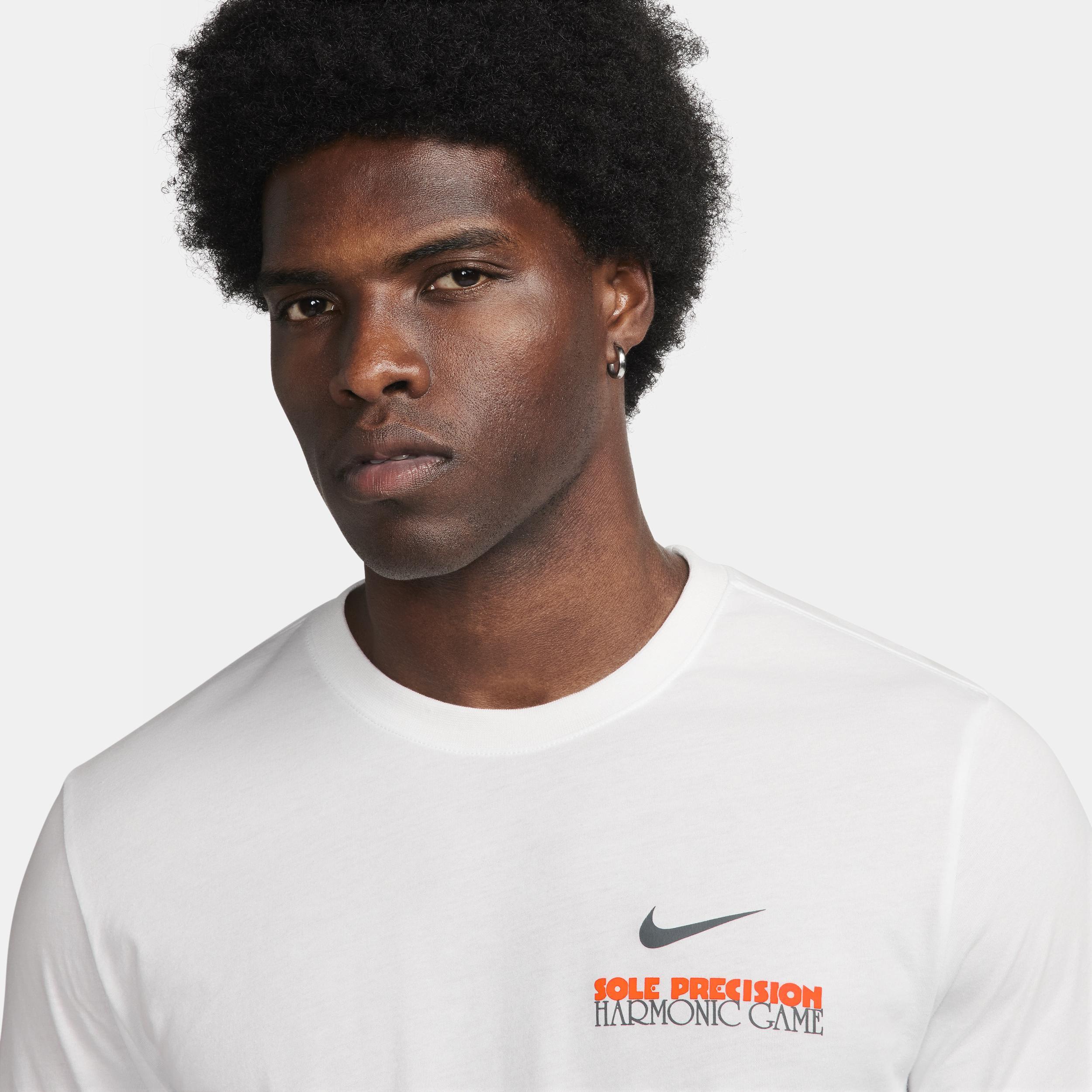 Nike Men's Long-Sleeve Basketball T-Shirt Product Image