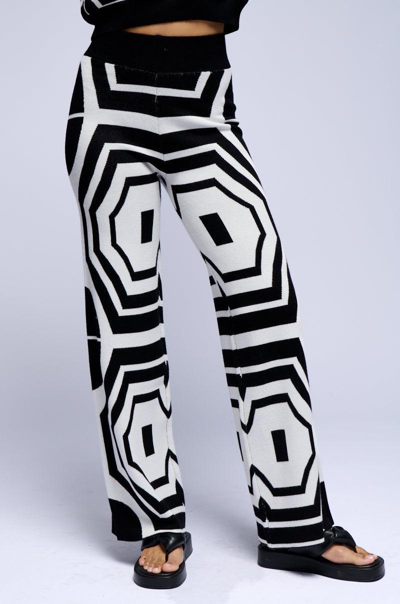 STOP AND STARE GEOMETRIC PRINT KNIT PANT Product Image