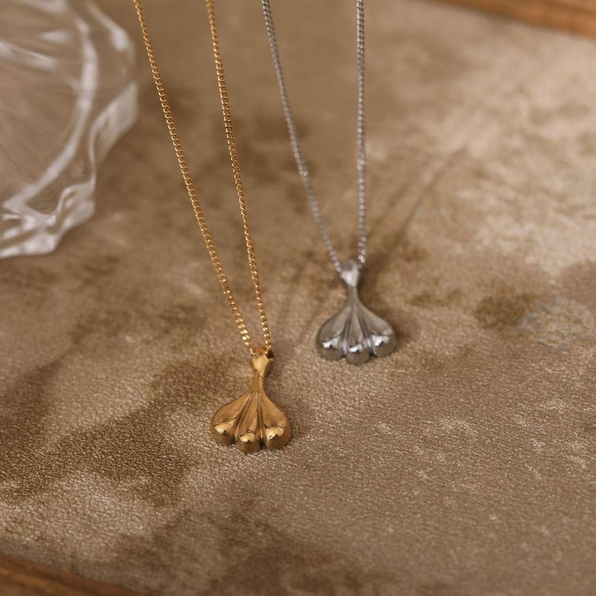 Teardrop Metallic Necklace Product Image