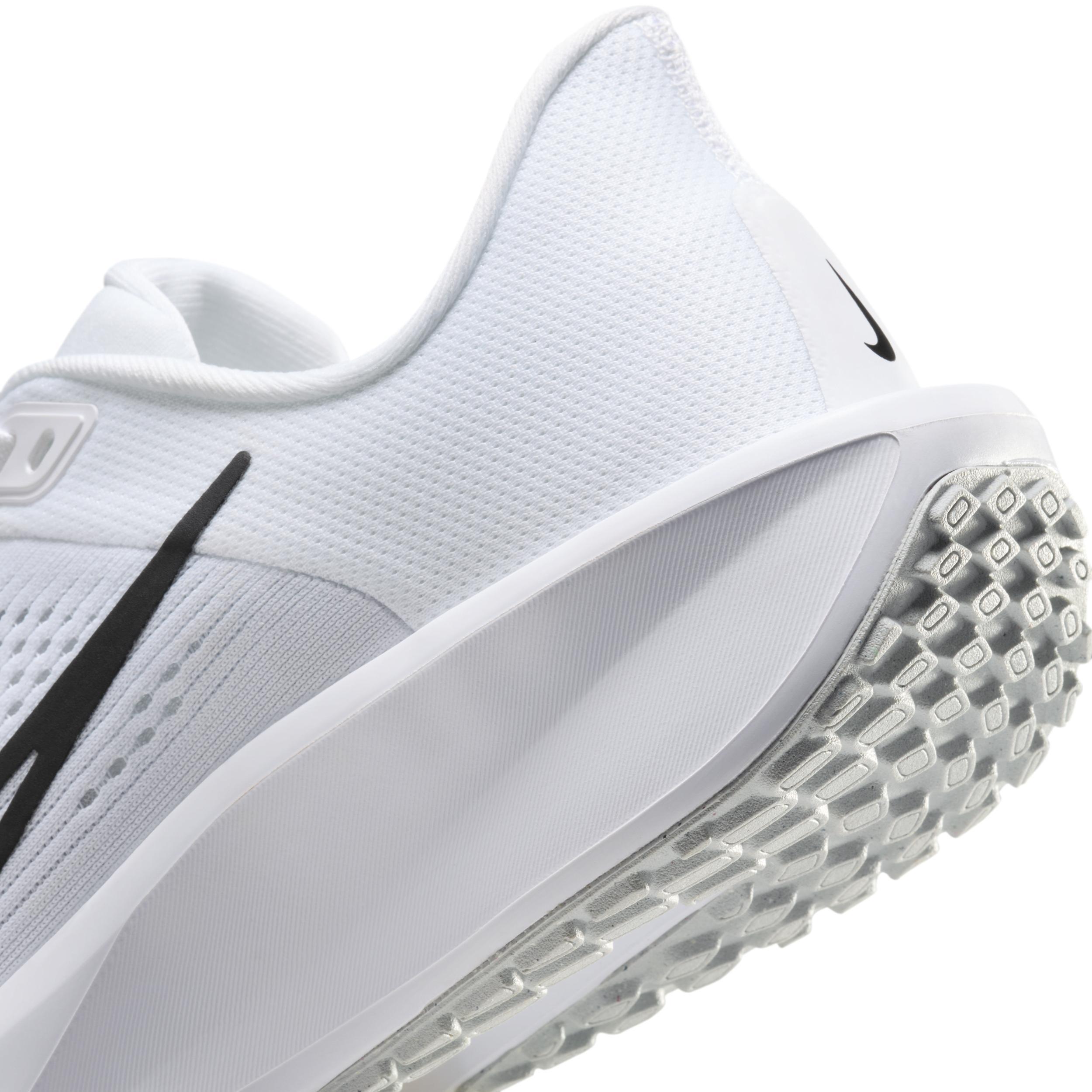 Nike Womens Quest 6 Road Running Shoes Product Image