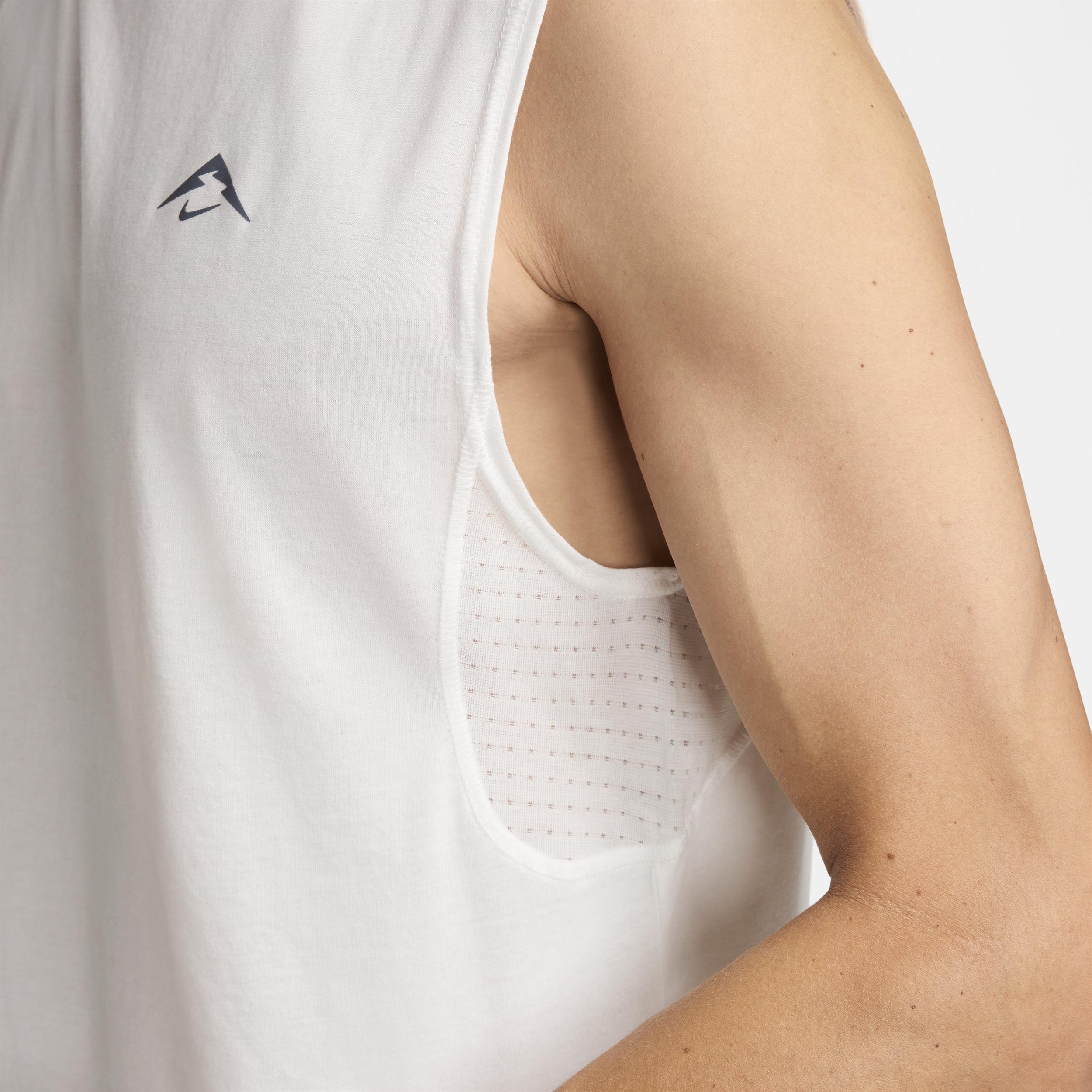 Nike Men's Solar Chase Dri-FIT Sleeveless Running Top Product Image