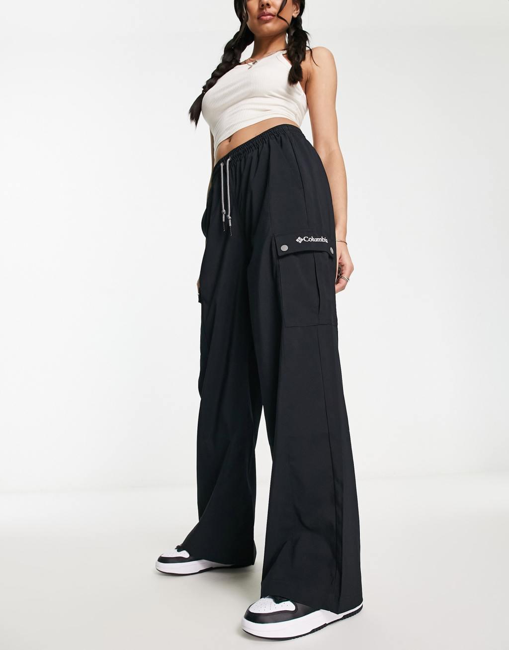 Columbia Cleetwood Cove oversized cargo sweatpants in black exclusive to ASOS  Product Image