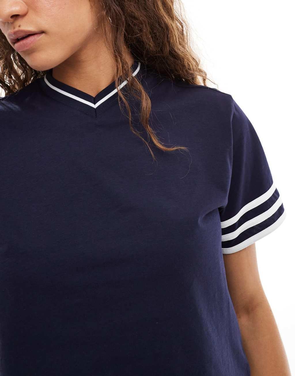 COLLUSION boxy V-neck cropped T-shirt in navy Product Image