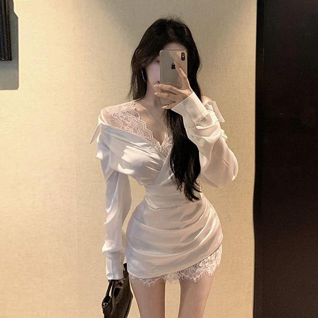 Long-Sleeve V-Neck Lace Trim Wrapped Mini Bodycon Dress Product Image