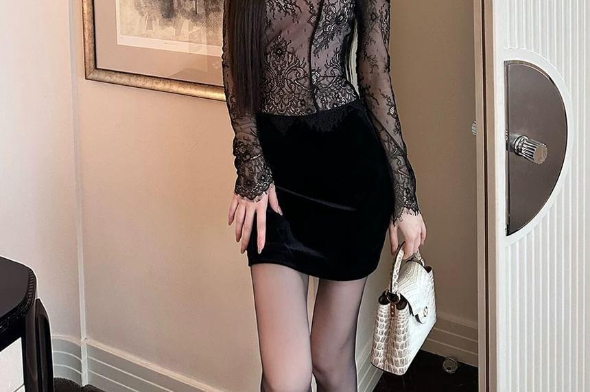 Long-Sleeve Off-Shoulder Velvet Panel Lace Slim Fit Crop Top Product Image