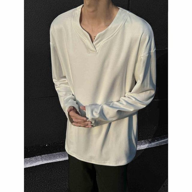 Long-Sleeve Notch Neck Plain T-Shirt Product Image