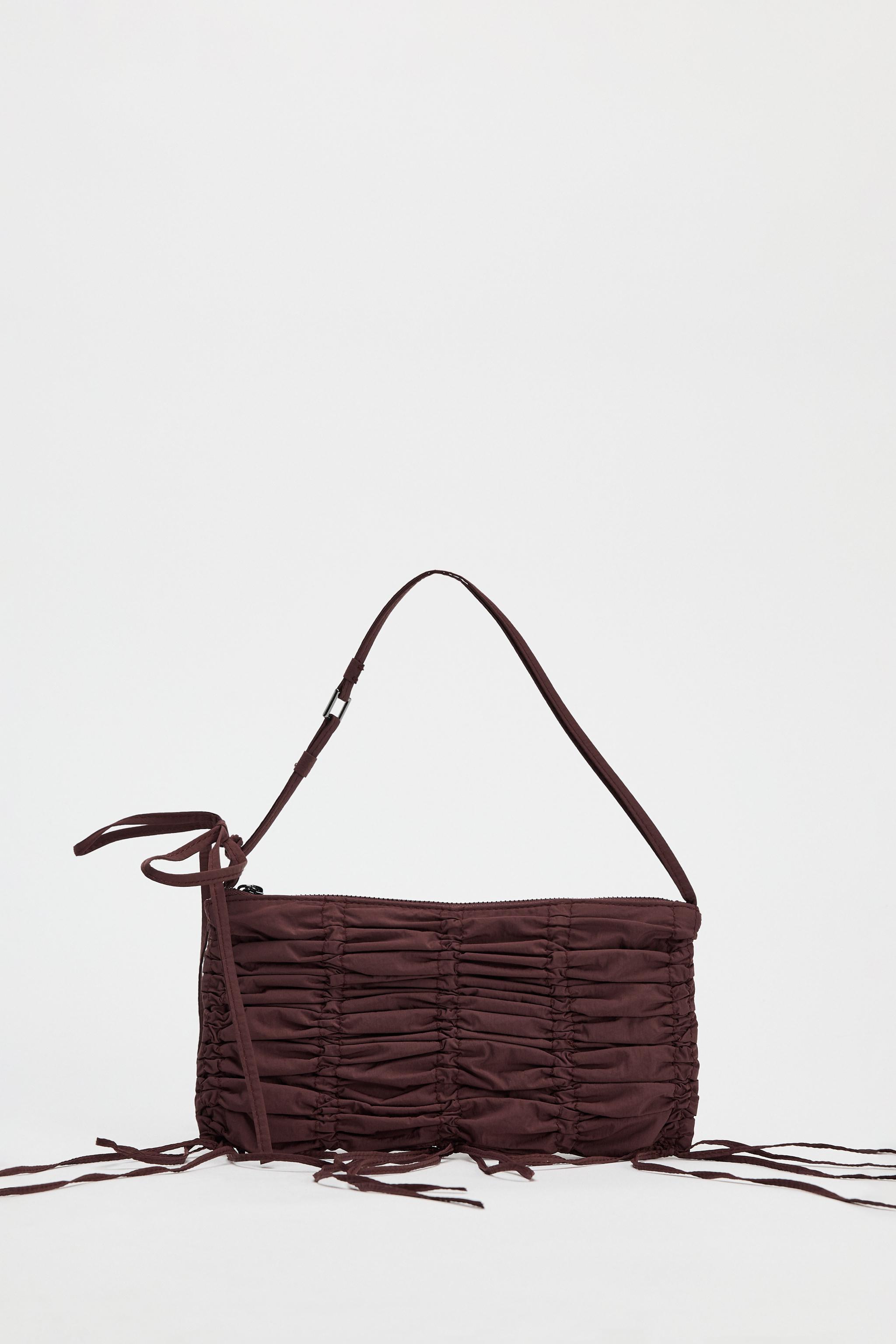 RUCHED SHOULDER BAG Product Image