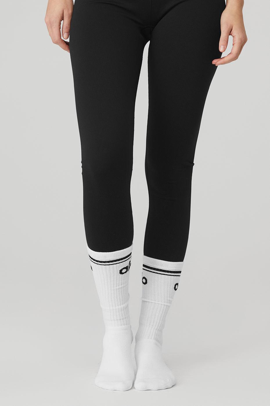 Alo Yoga | Womens Throwback Barre Socks Size: S/M (5-7.5) Product Image