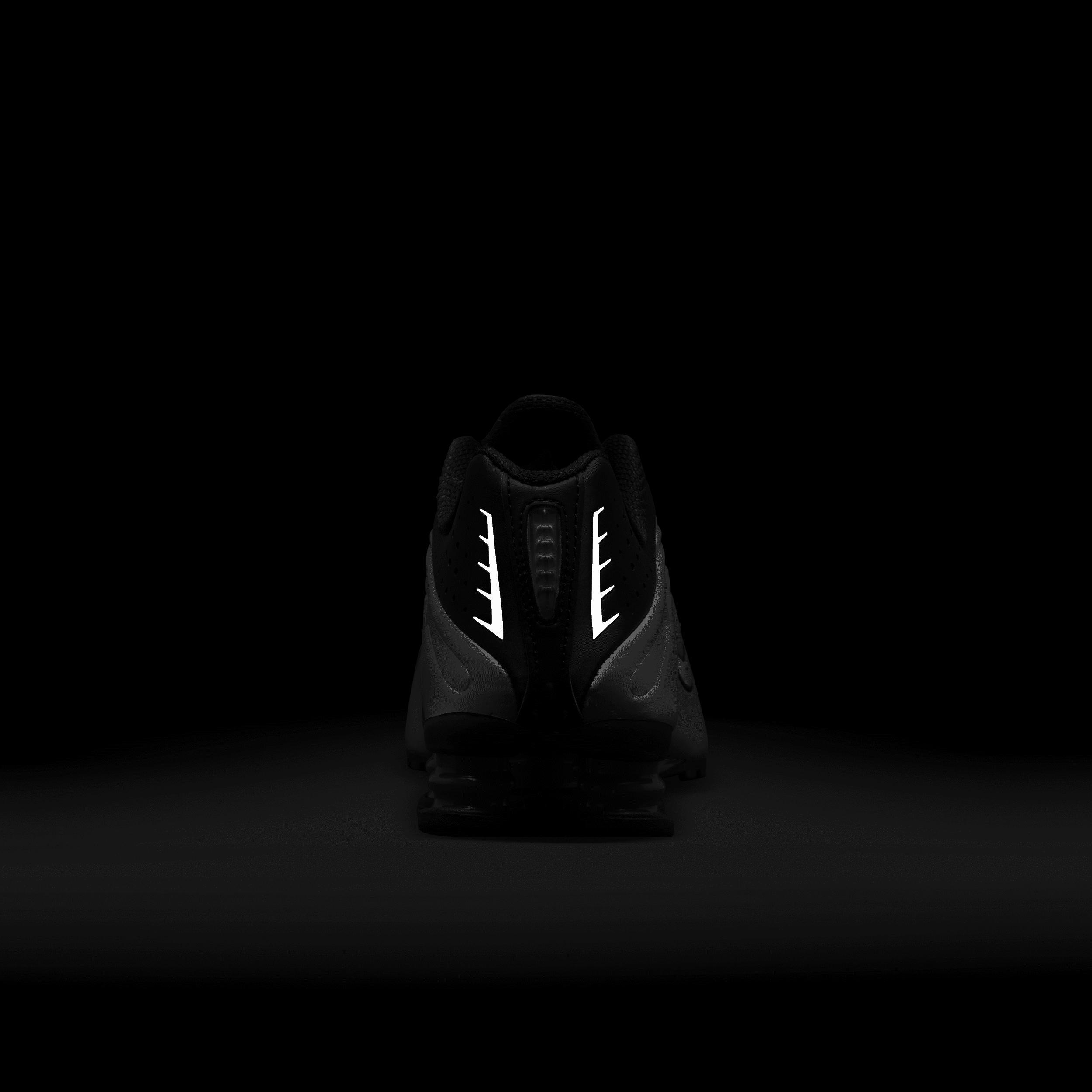 Nike Women's Shox R4 Shoes Product Image