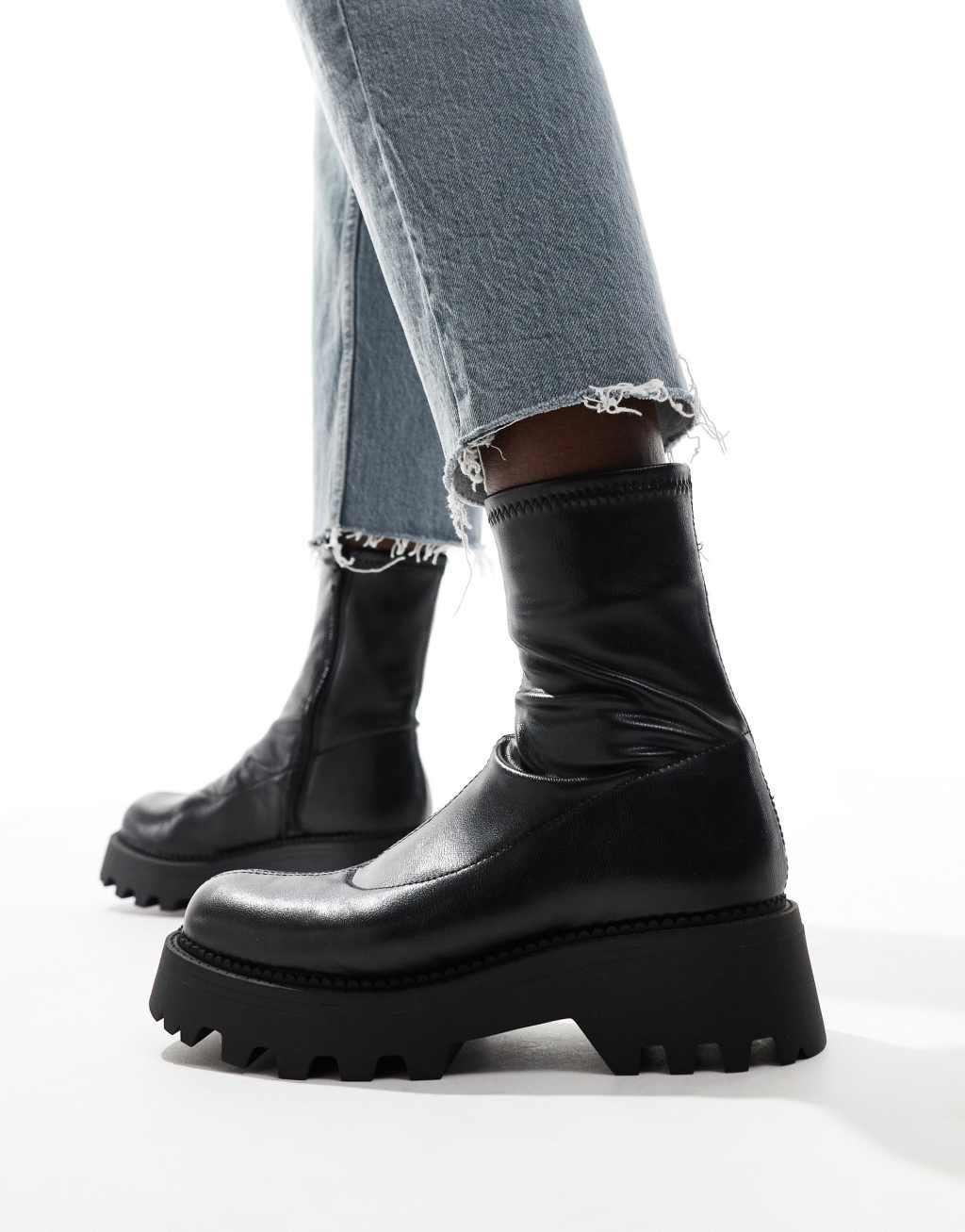 Stradivarius chunky flat boot in black Product Image