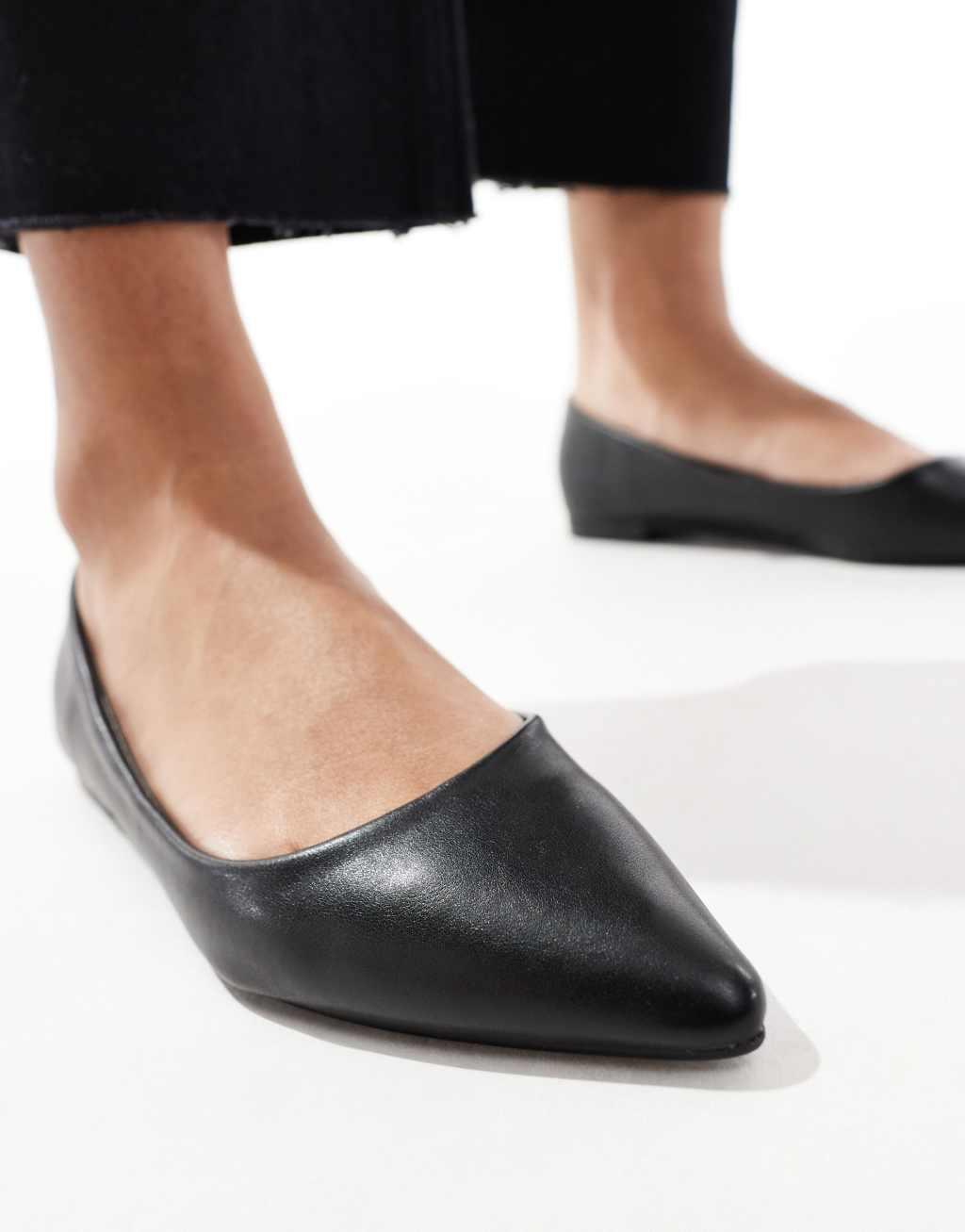 SEQWL pointed ballet flats in black PU Product Image