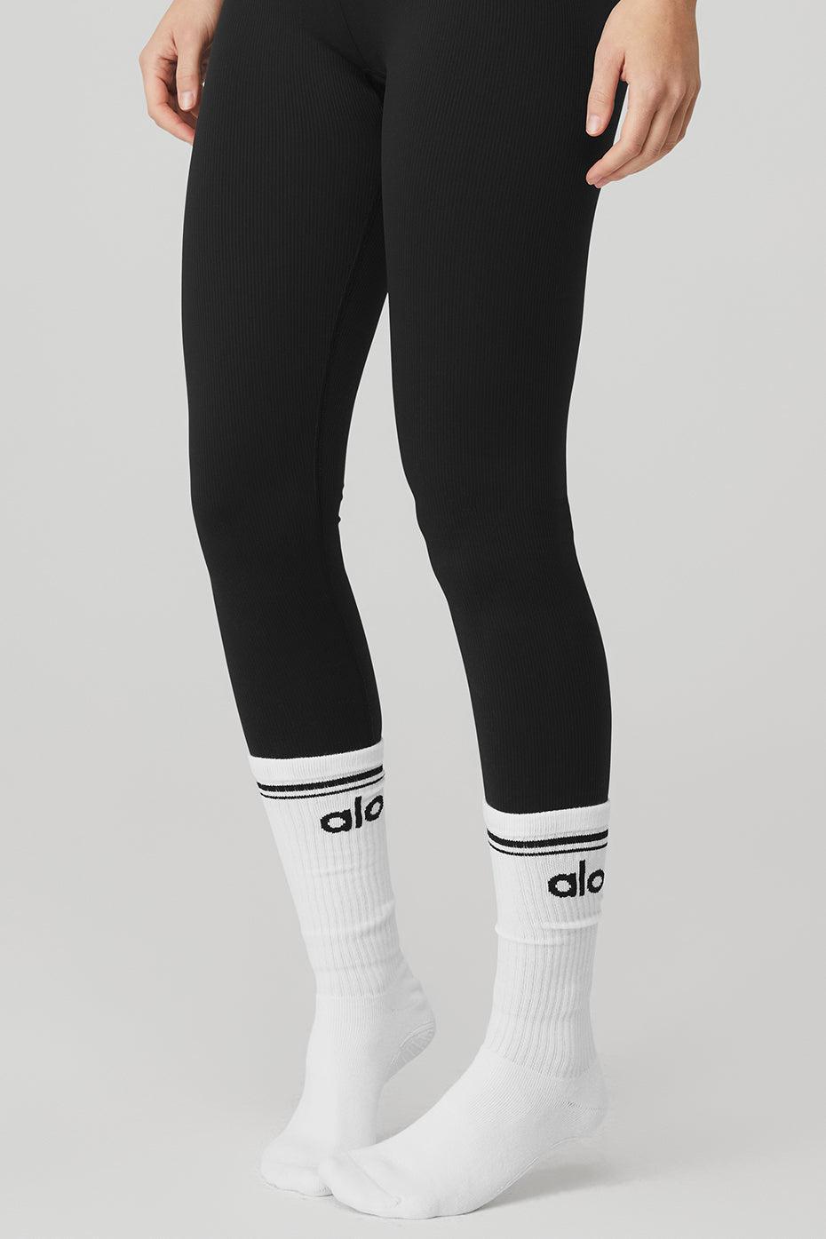 Alo Yoga | Womens Throwback Barre Socks Size: S/M (5-7.5) Product Image