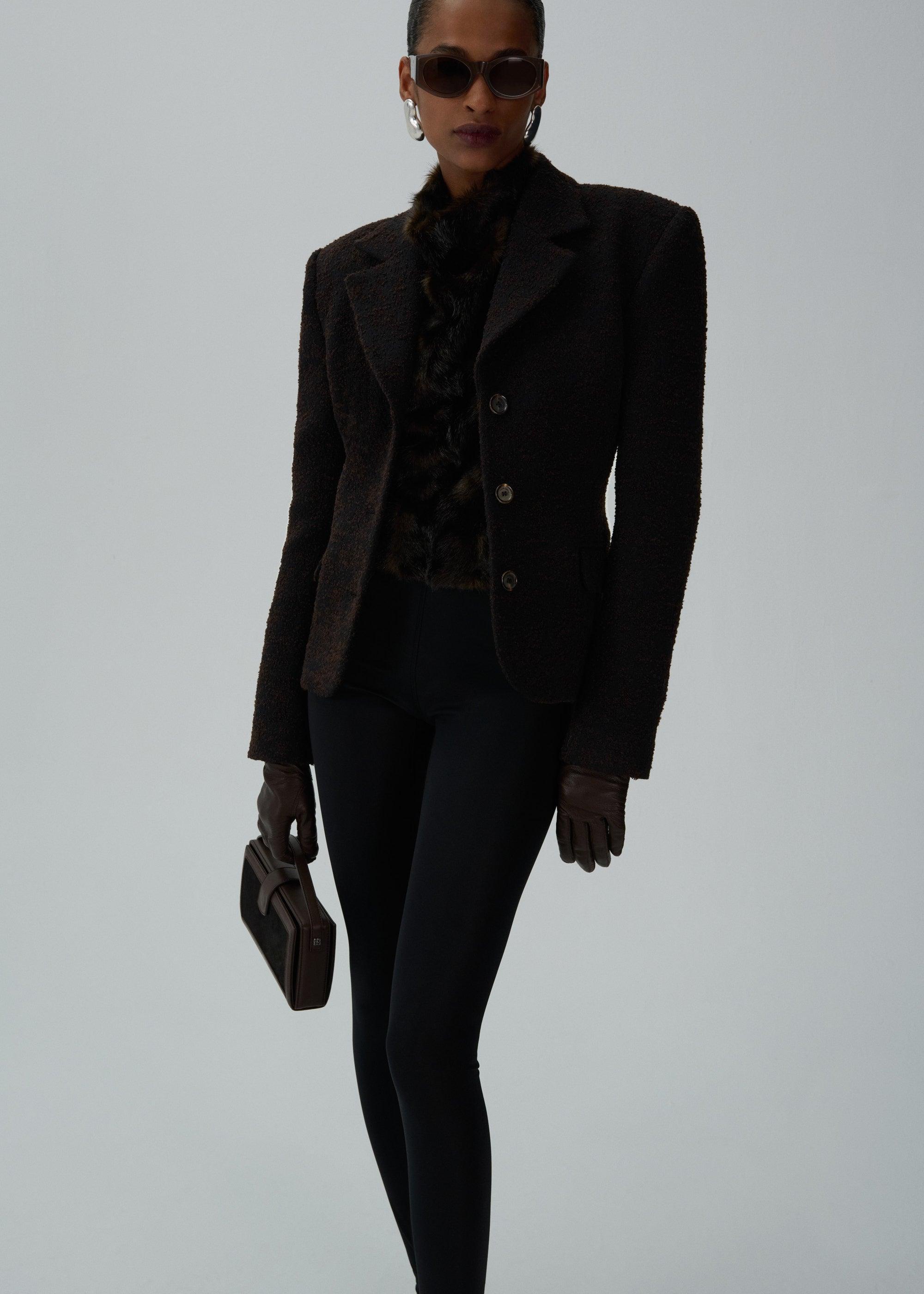 Classic fitted blazer in brown Product Image