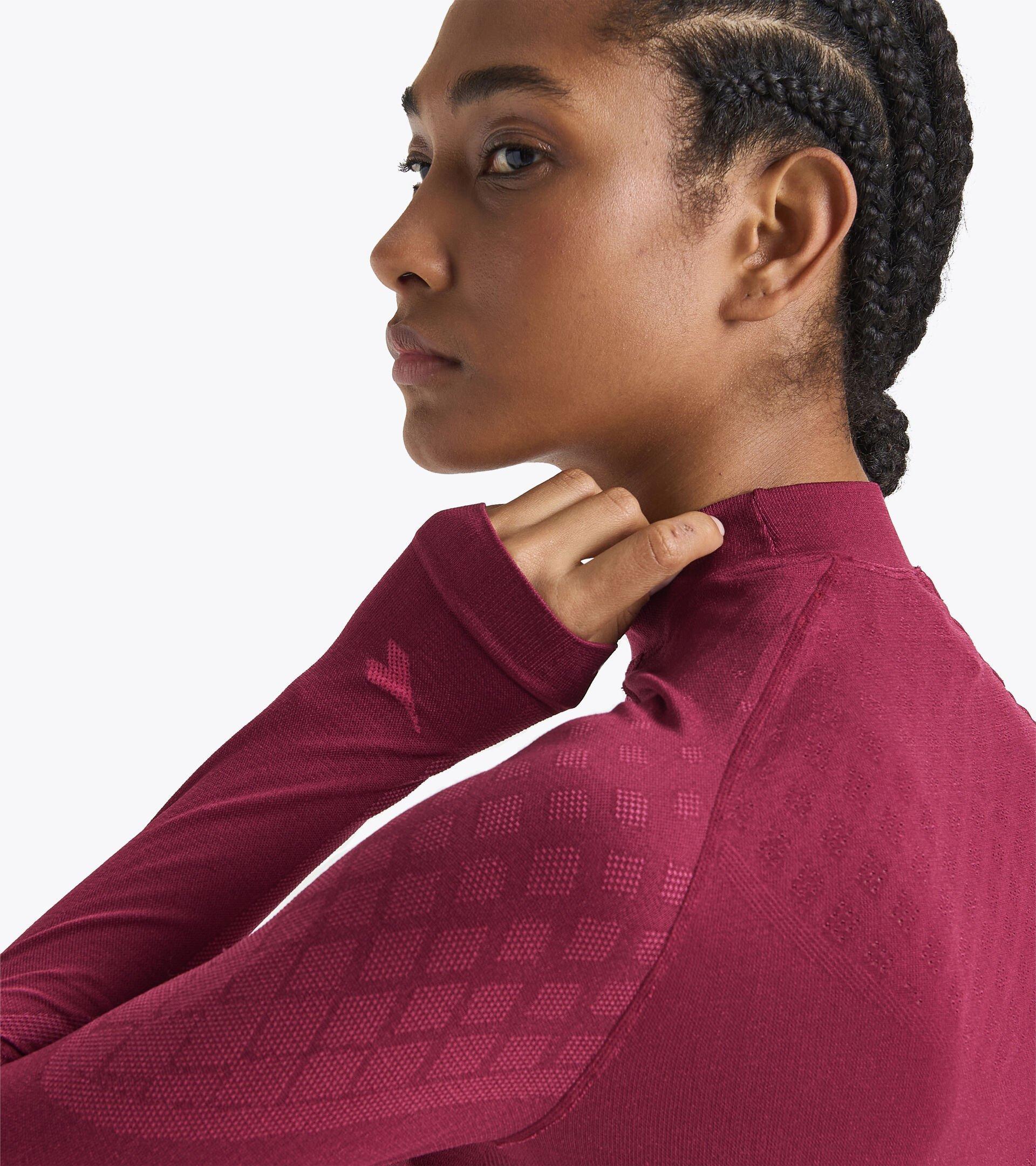 L. TURTLE NECK ACT Product Image