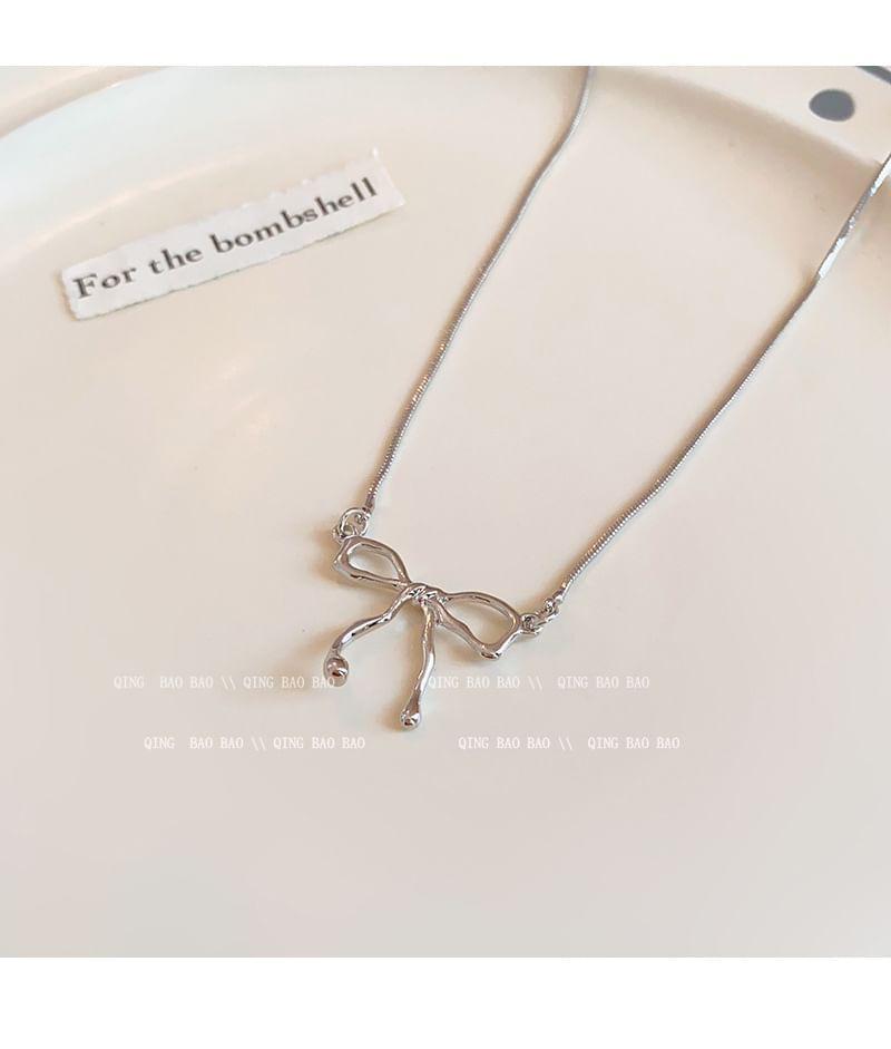 Ribbon Necklace Product Image