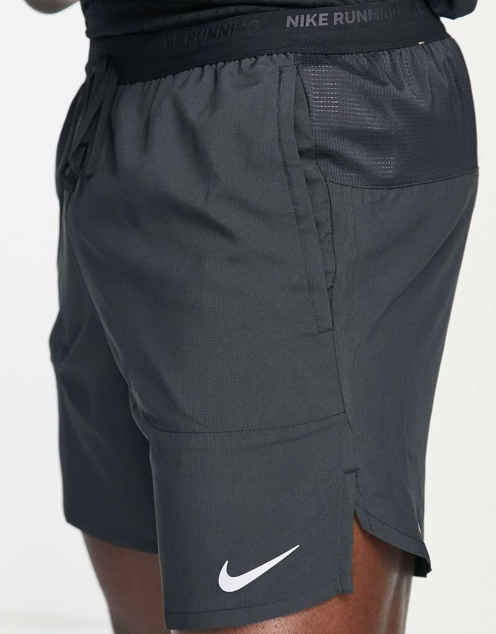 Nike Running Stride Dri-FIT 7-inch shorts in black Product Image