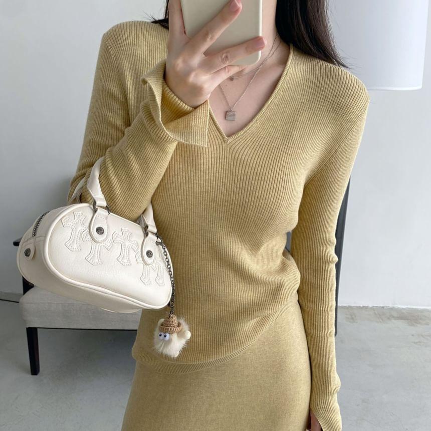 Long-Sleeve V-Neck Plain Sweater / High Rise Plain Maxi Pencil Skirt Product Image