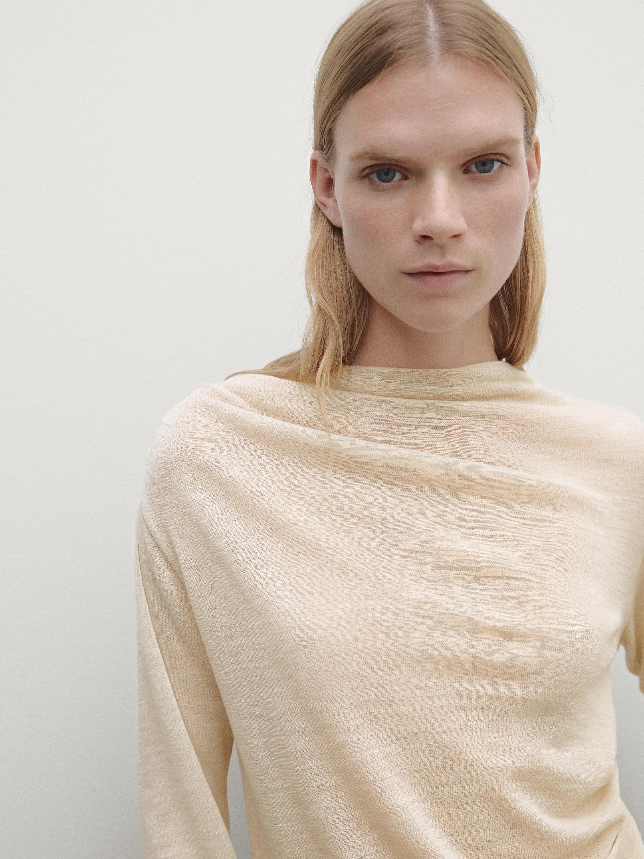 Wool blend knit T-shirt with gathered detail · Beige-pink · T-shirts And Polo Shirts | Massimo Dutti Product Image