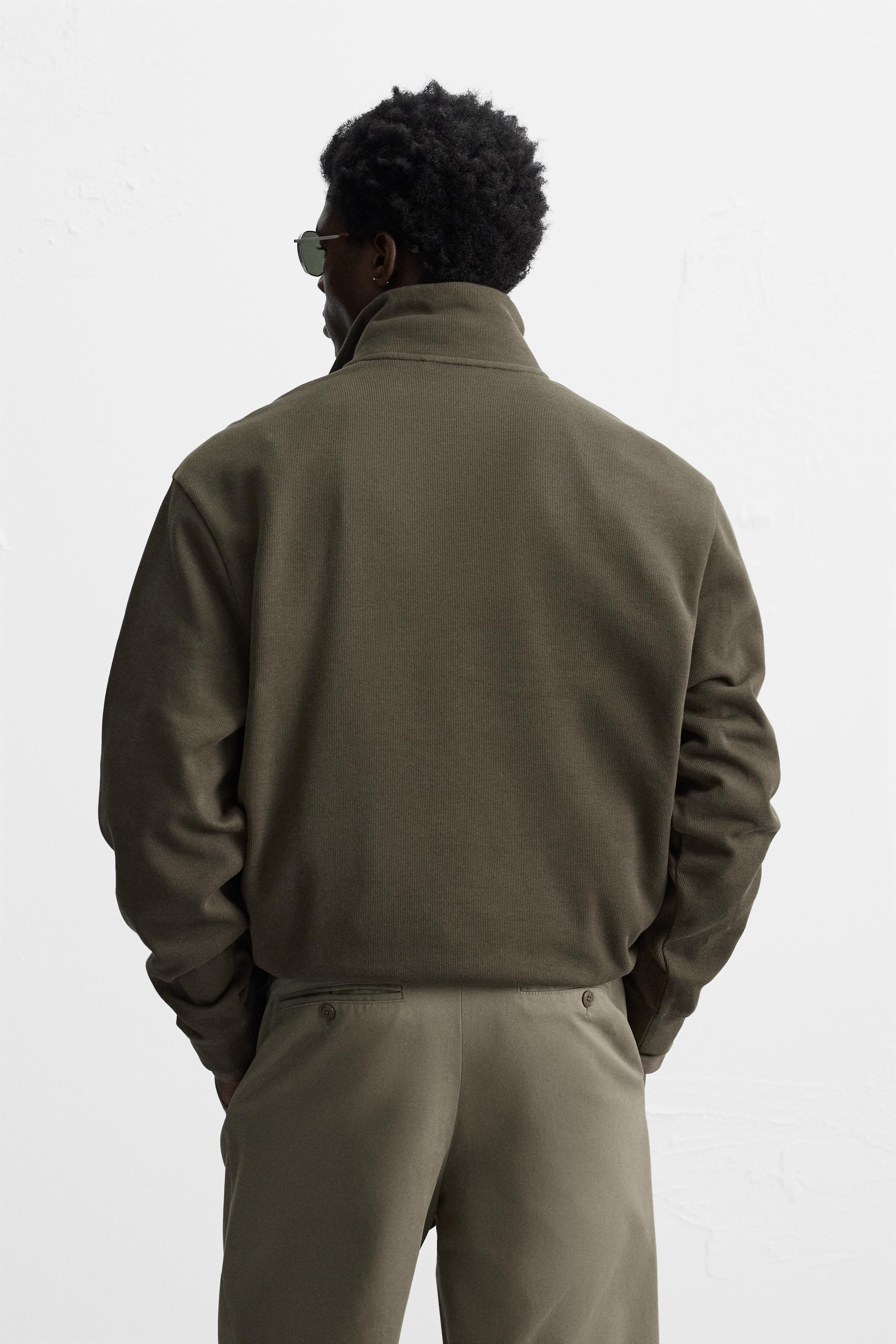 QUARTER ZIP SWEATSHIRT Product Image