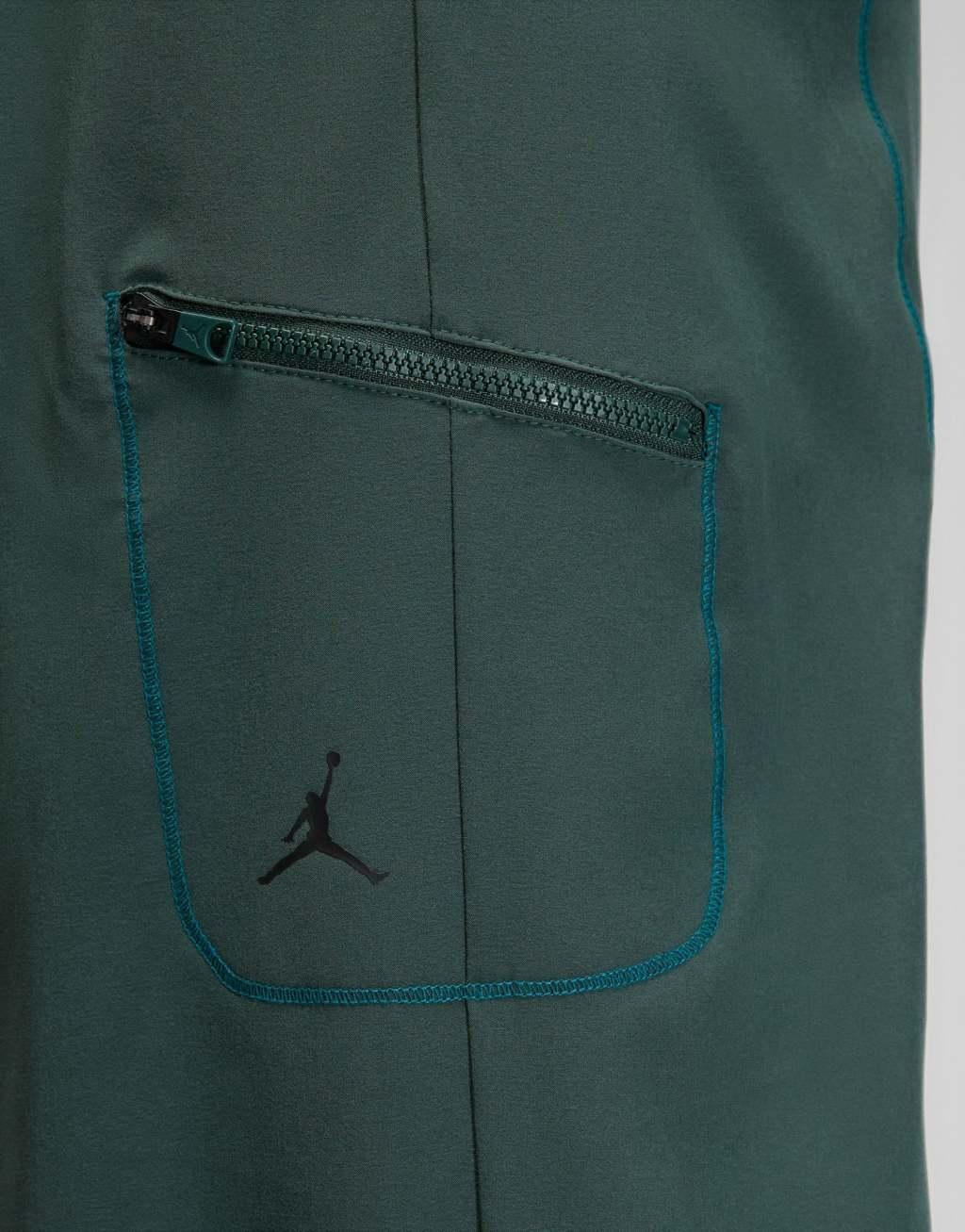 Nike Jordan tunnel sweatpants in dark green Product Image