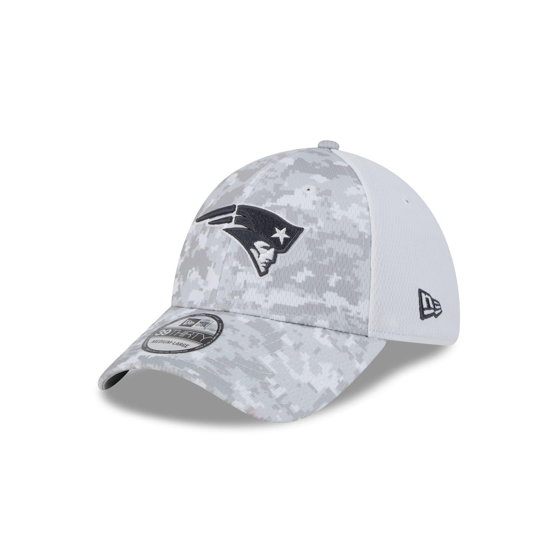 New England Patriots 2024 Salute to Service 39THIRTY Stretch Fit Hat Male Product Image