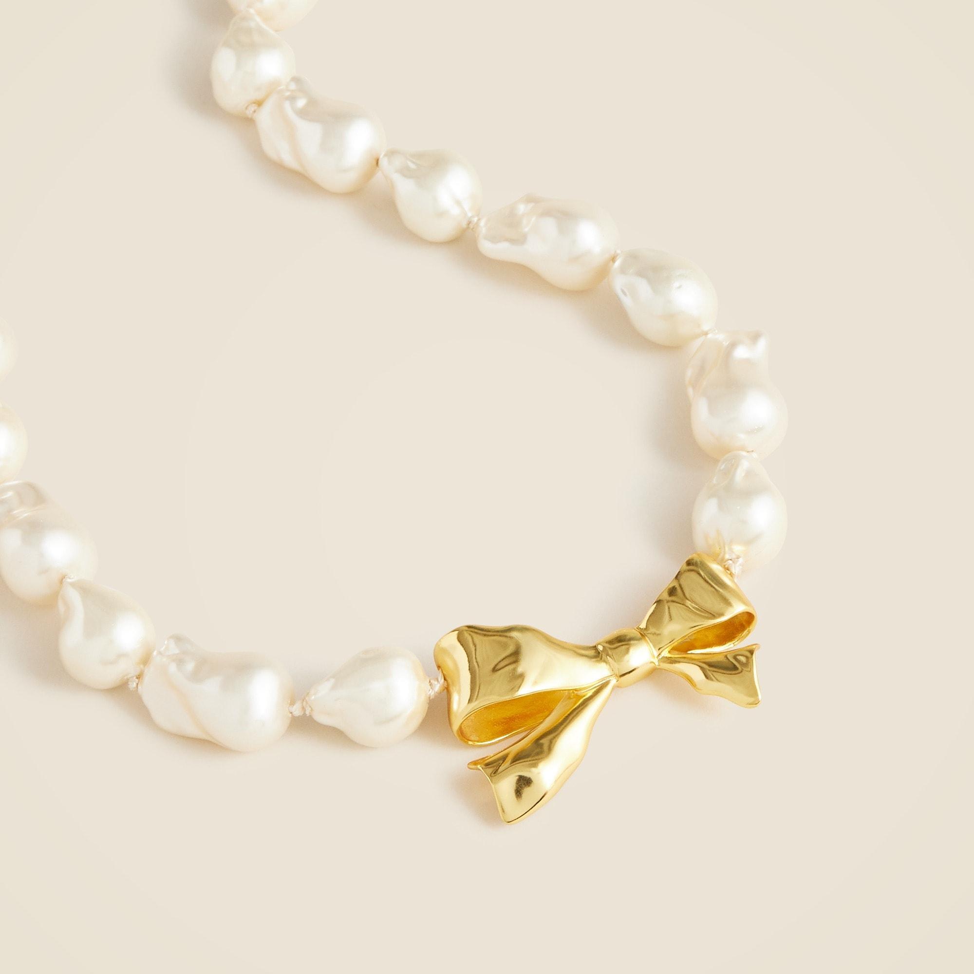 Baroque pearl bow necklace Product Image