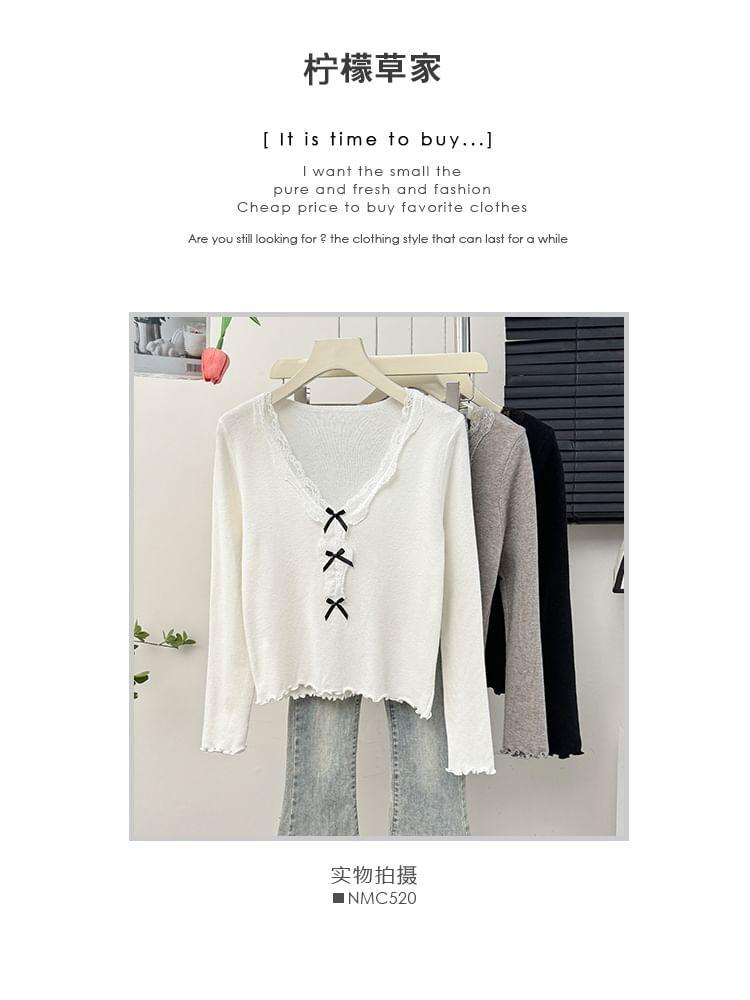 Lace-Trim V-Neck Knit Crop Top with Bow Product Image