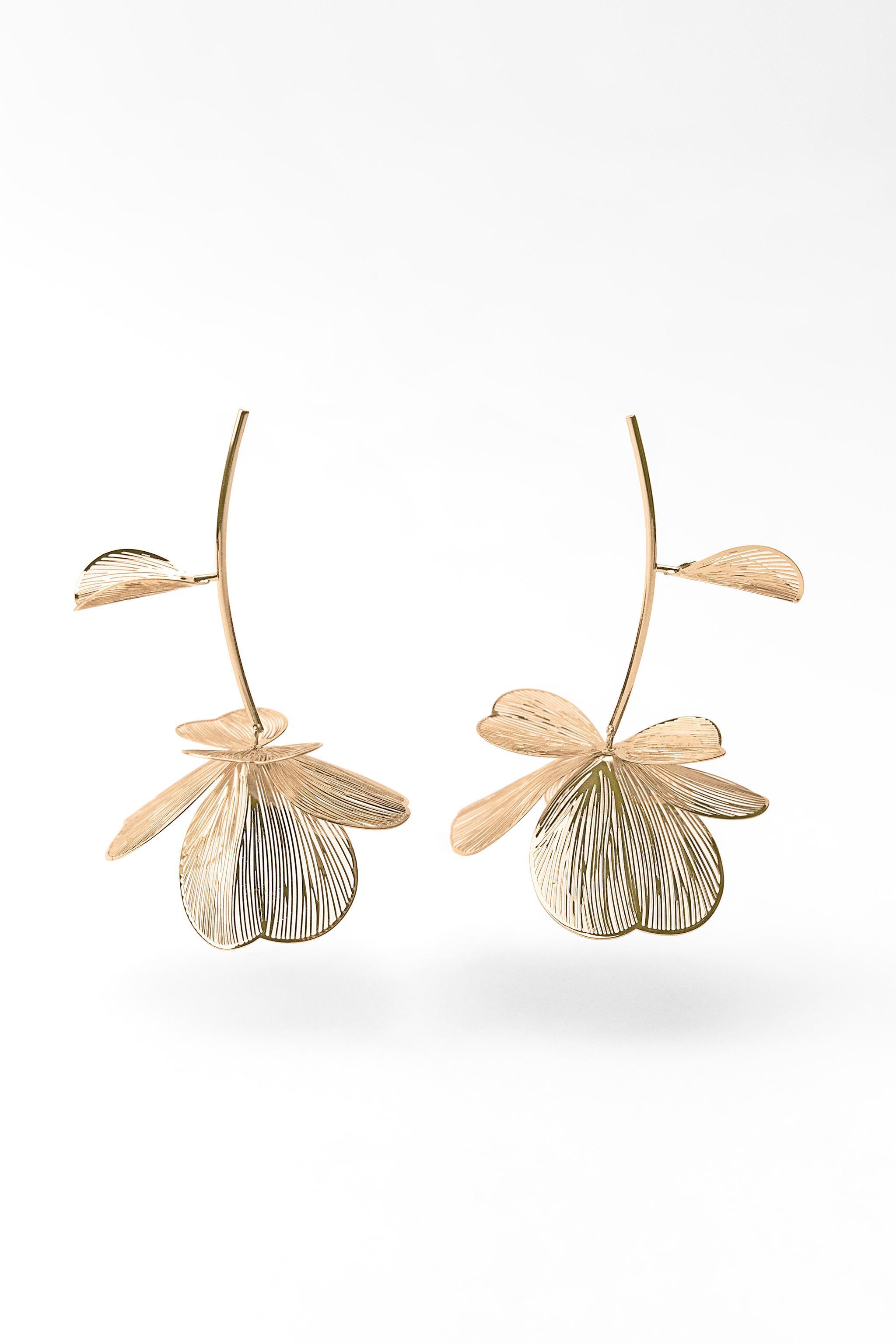 FLOWER EARRINGS Product Image