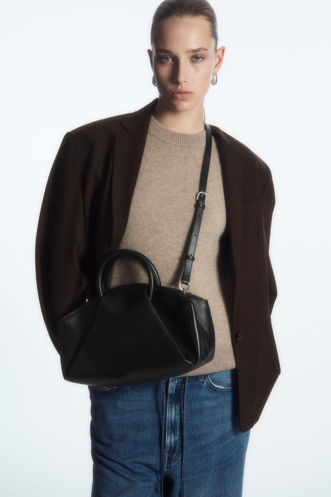 FOLD SHOULDER BAG - LEATHER Product Image