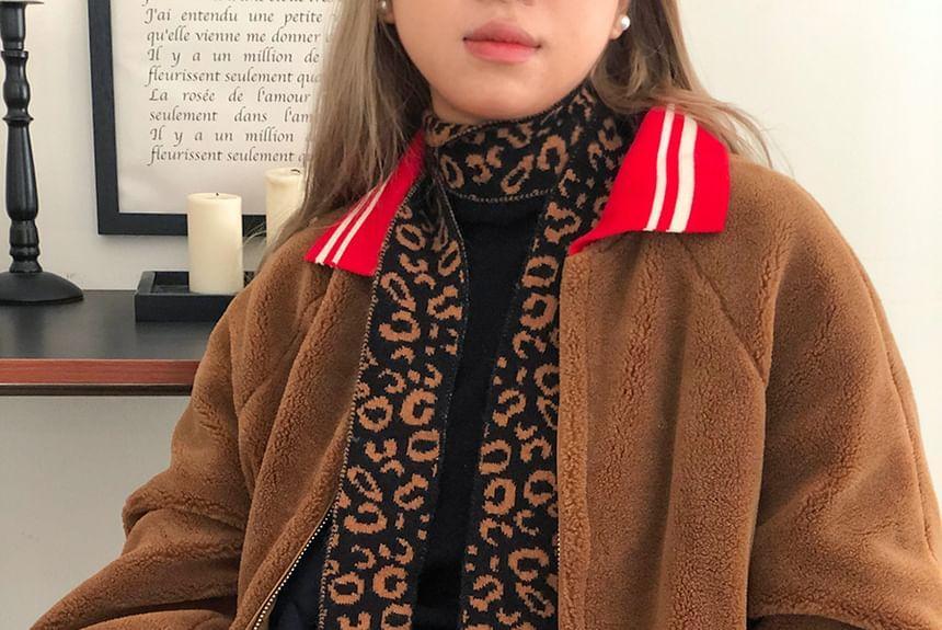 Leopard Print Narrow Scarf Product Image