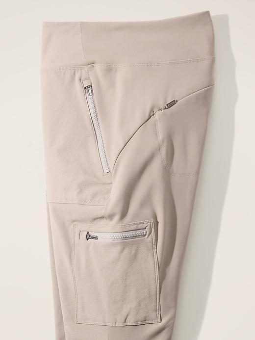 Headlands Hybrid High Rise Cargo Legging Product Image