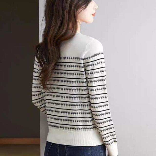 Round Neck Striped Patterned Sweater Product Image