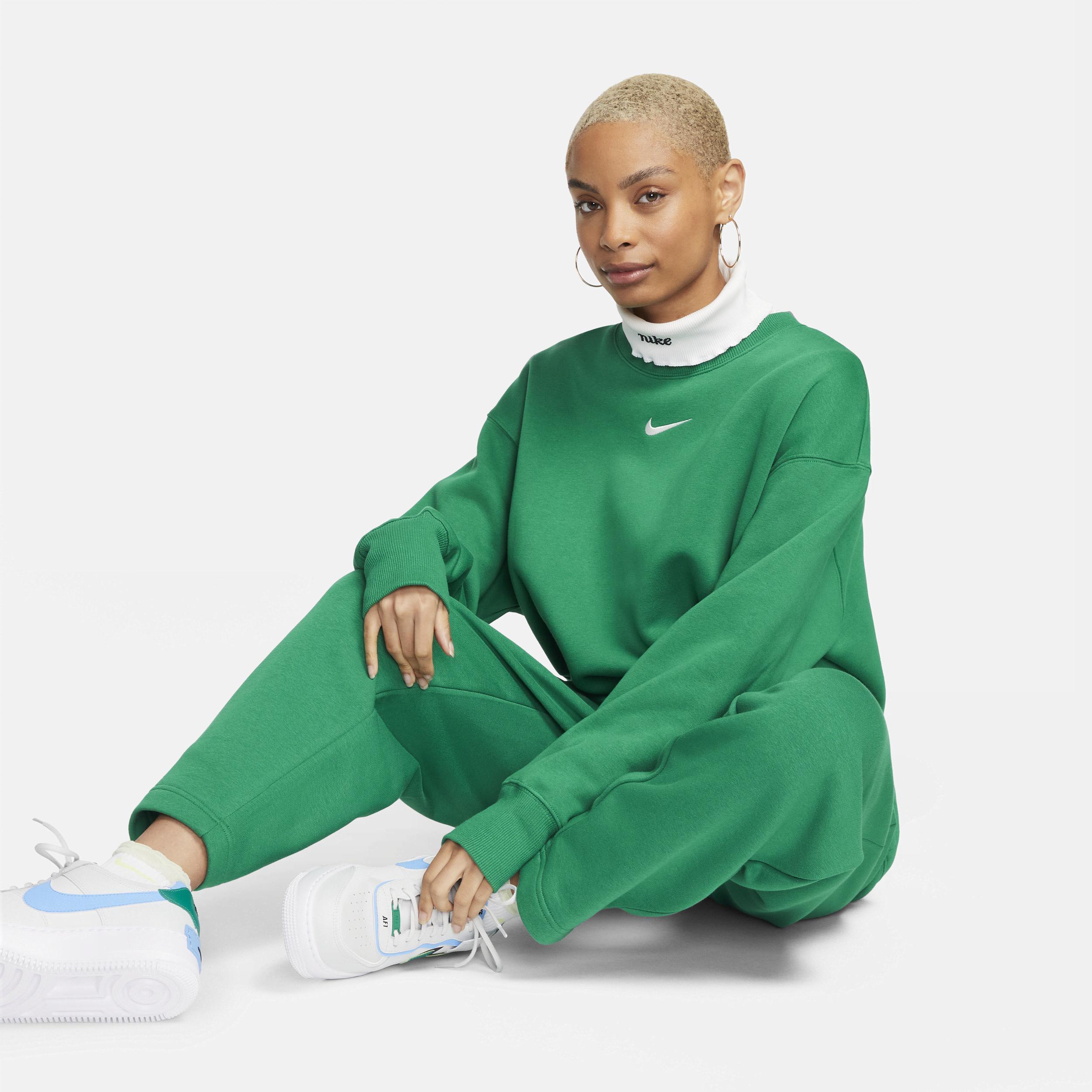 Women's Nike Sportswear Phoenix Fleece Oversized Crewneck Sweatshirt in Green, Size: XS | DQ5733-365 Product Image